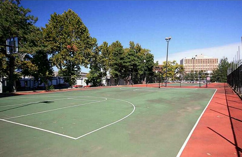 Tennis/Basketball court